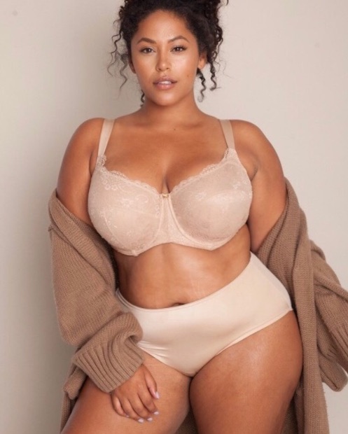 Photos De Rondes En Lingerie Qui Prouvent Que Le Ventre Aussi C Est