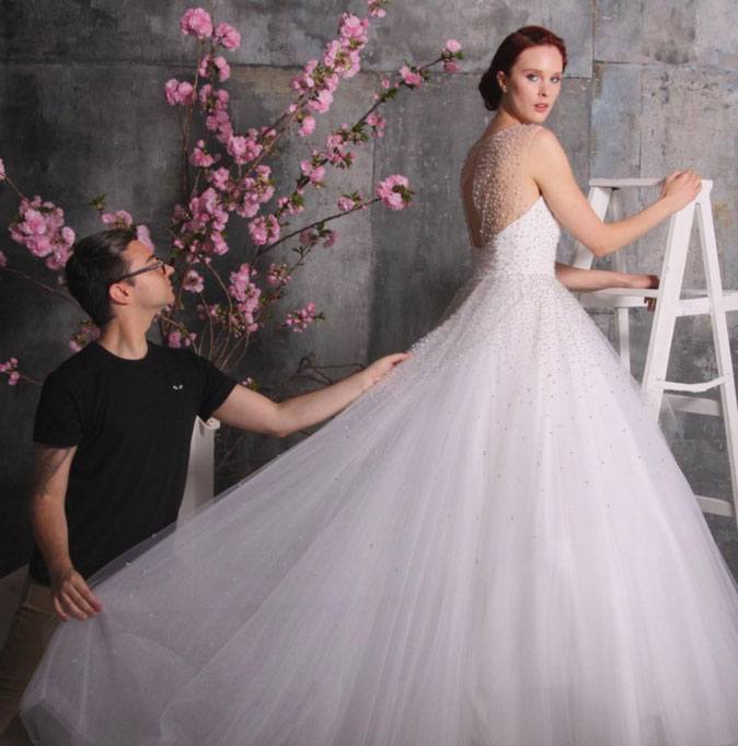 Christian Siriano lance une collection de robe de mariée jusqu'au 56 36