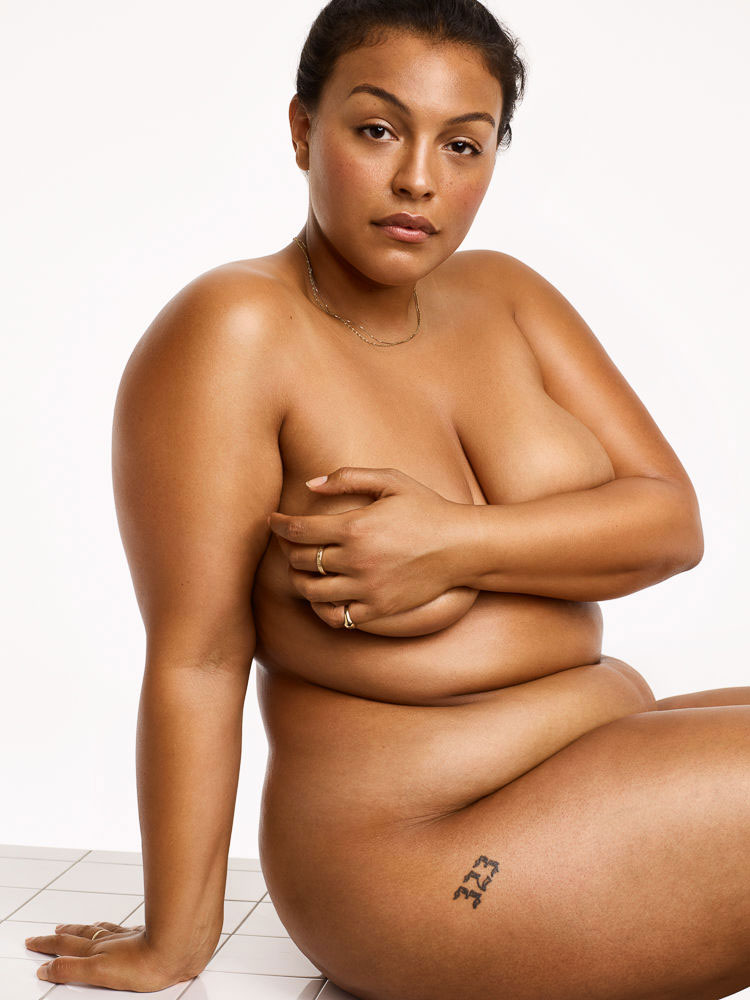 Paloma Elsesser nue pour Glossier