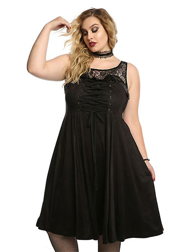 Robes noires grande taille en dentelle