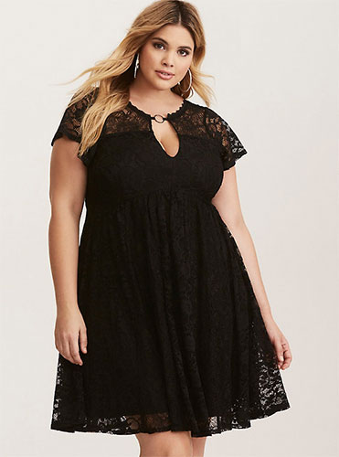 Robes noires grande taille en dentelle