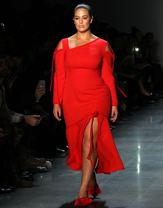 Ashley Graham seule mannequin Plus pour Prabal Gurung à la Fashion week de New york 32