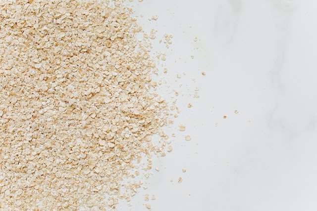 Gommage naturel à base de grains d'avoine pour nettoyer les pores